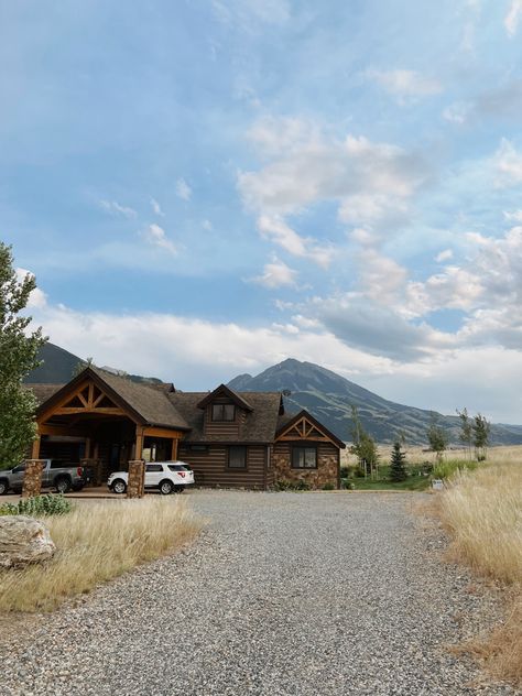 Montana Aesthetic, Chestnut Springs, Elsie Silver, Montana Ranch, Emily Henry, Dream Life House, Casa Country, Country Lifestyle, Backpacking Tips