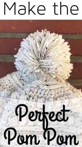 How to Make the Perfect Pom Pom – Stardust Gold Crochet Inspire, Learn, Create Knit Hat Pom Pom, Knitting Pillow, Pom Pom Tutorial, Pompon Diy, Gold Crochet, Hat Pom Pom, Diy Pom Poms, Beanie Hat Pattern, Crochet Baby Beanie