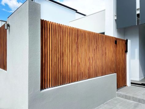 No Weld Aluminium Battens Aluminium Battens, Aluminum Driveway Gates, Timber Fence, Fencing And Gates, Aluminum Fabrication, Ceiling Cladding, Timber Gates, Timber Battens, Aluminium Gates