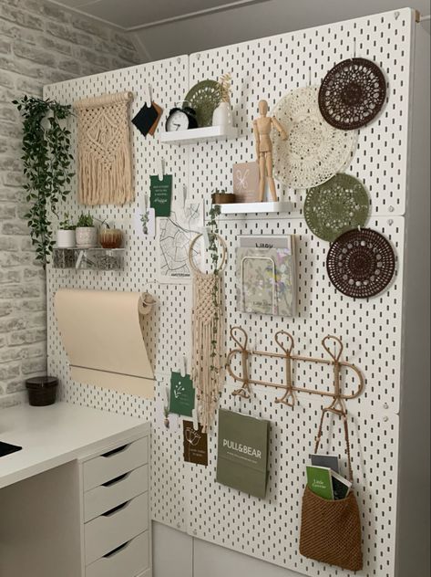 Ikea Pegboard Office, Office Decor Ikea, Ikea Workspace, White Pegboard, Pegboard Craft Room, Ikea Pegboard, Pegboard Wall, Bedroom Workspace, Mens Bedroom Decor