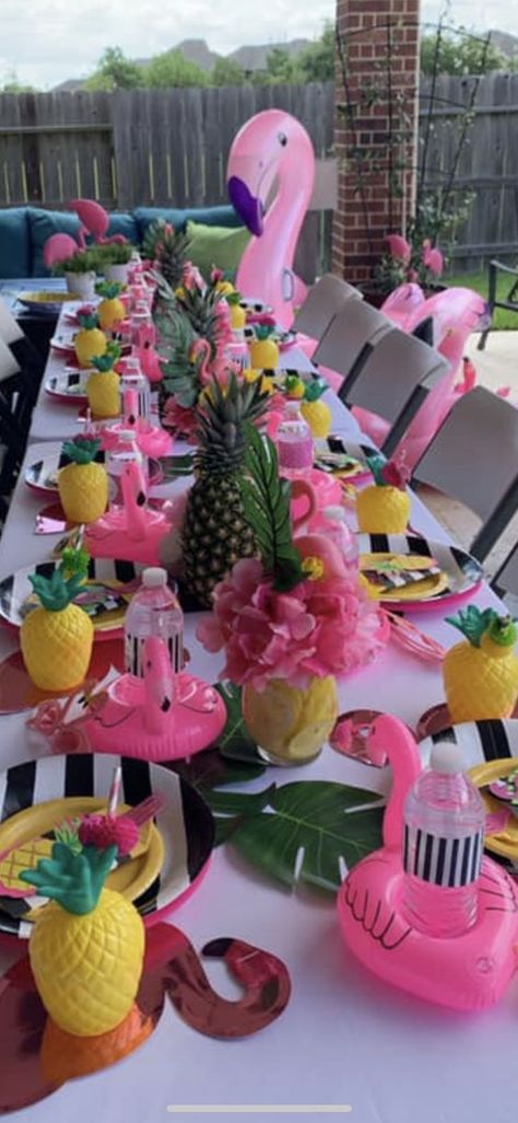 Tropisk Fest, Pink Flamingo Birthday, Flamingle Party, Flamingo Pool Parties, Pink Flamingo Party, Flamingo Themed Party, Tropical Birthday Party, Flamingo Birthday Party, Luau Birthday Party