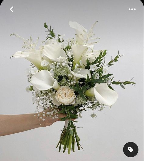 White Handbouquet Wedding, Calle Lily Wedding Bouquet, Bouget Flower Wedding, White Bridal Bouquet Calla Lilies, Calla Lily Bouquet Wedding The Bride, White Wedding Flowers Bouquet Calla Lily, Lillie Wedding Bouquets, Wedding Lillies Bouquets, White Roses And Calla Lily Bouquet