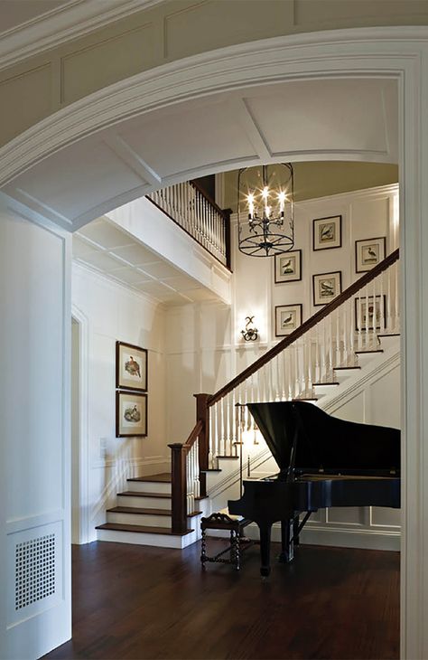 A Southern Colonial-Style Marsh-Front Home on Kiawah Island, South Carolina – JLJ Back To Classic/JLJBackToClassic.com Colonial House Interior, Southern Colonial, Colonial Interior, Colonial Style Homes, Stair Case, Foyer Decorating, Southern Homes, Deco Luminaire, Grand Piano