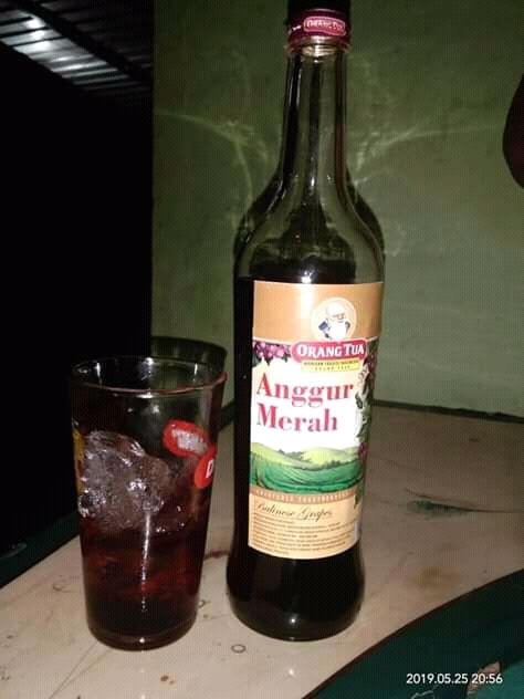 Pin Oleh Arif Hidayat Di Orang Tua Anggur Merah Minuman Keras Minuman Alkohol