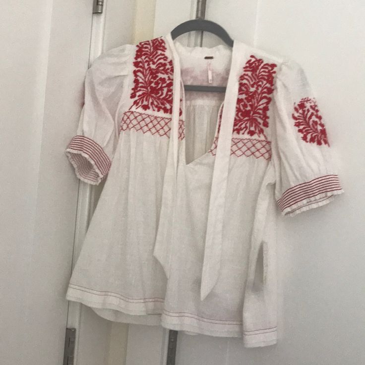 Short Xsmall Top Off White With Red Embroidery On Top Red Embroidered Top For Spring, Casual Red Embroidered Top For Summer, Red V-neck Embroidered Summer Top, Embroidered Red Blouse For Vacation, Red Embroidered V-neck Top For Spring, Red Embroidered Casual Top For Summer, Red Embroidered Top For Vacation, Red V-neck Embroidered Top For Summer, Red V-neck Embroidered Top For Spring