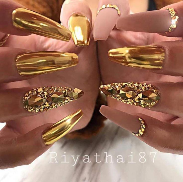 Its all about golden #goldnails #chromenails #nails #nailsglitters Gold Chrome Nails, Mickey Nails, Golden Nails, Gold Nail Designs, Chrome Nail Powder, Gold Nail Art, Popular Nail Designs, Finger Nails, Gold Nail