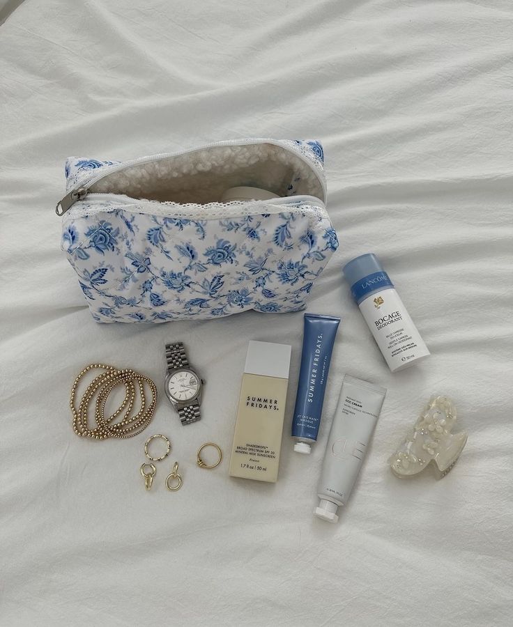 Blue Girl, Coastal Granddaughter, Coastal Grandmother, Beach Birthday, What In My Bag, Summer Fridays, Essential Bag, Clean Girl, Amalfi Coast