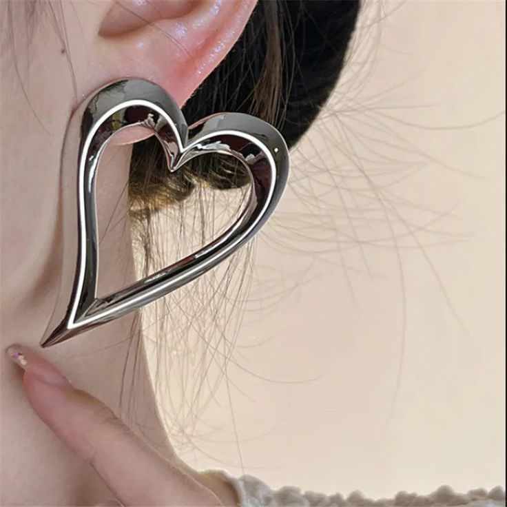 Daiiibabyyy Heart Shape Metal Earrings European And American Style Personality Fashion Stud Earrings Ms Girl Travel Wedding Accessories Brand Name: Daiiibabyyy Material: Metal Metals Type: zinc Alloy Item Type: EARRINGS Style: Hiphop/Rock Earring Type: Stud Earrings Shape\pattern: HEART Gender: Women Fine or Fashion: fashion style: Fashion and elegant Trendy Dangle Heart Earrings For Wedding, Trendy Heart Dangle Earrings For Wedding, Trendy Heart Drop Earrings For Wedding, Trendy Wedding Heart Drop Earrings, Heart-shaped Alloy Earrings For Gift, Metal Heart Earrings For Wedding, Heart-shaped Metal Earrings For Wedding, Trendy Heart Earrings For Wedding, Heart-shaped Alloy Jewelry For Pierced Ears