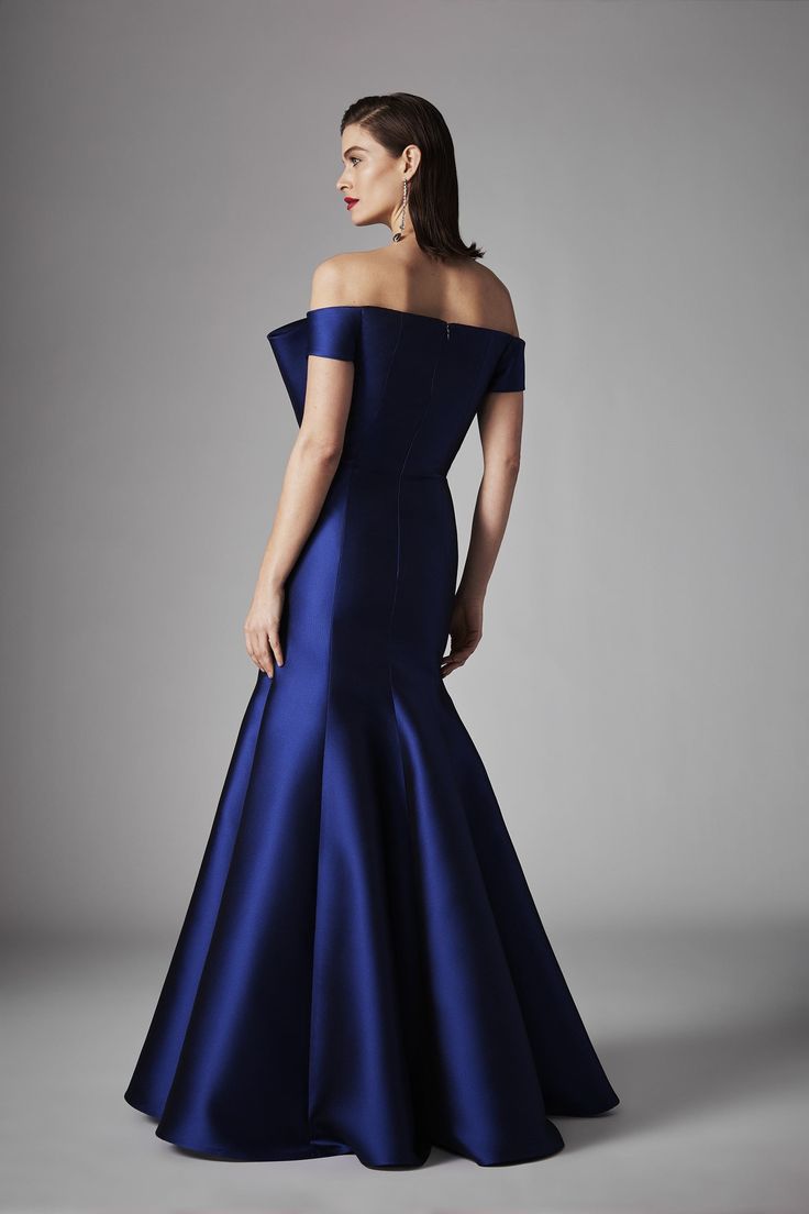 Elevate your evening ensemble with the Frascara 4527 Off-the-shoulder gown. Featuring a stunning bodice with a draped bow detail, this gown exudes elegance. The mermaid skirt silhouette adds a touch of sophistication, while the hidden back zipper ensures a seamless fit. Stay comfortable all night with the satin lining. Make a statement at your next event in this exquisite piece. Dresses Plus Size Special Occasions, Green Satin Prom Dress, Turquoise Prom Dresses, Sparkle Gown, Silk Prom Dress, Pleated Party Dress, Couture Evening Dress, Short Satin, Tulle Dresses