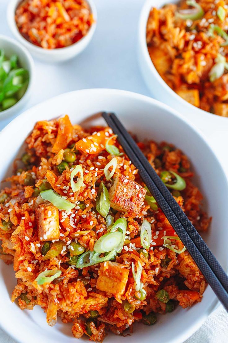 kimchi fried rice in a white bowl Tofu Kimchi Fried Rice, Vegetarian Kimchi Fried Rice, Kimchi Fried Rice Vegan, Kimchi Tofu Stir Fry, Fried Kimchi Rice, Tofu And Kimchi Recipes, Vegetarian Kimchi Recipe, Vegan Kimchi Fried Rice, Kimchi Meals