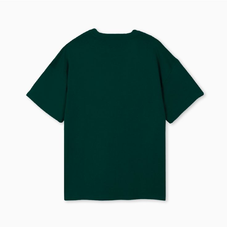 Partch Must short sleeve t-shirt green, oversized fit. Crafted from a luxury 100% organic cotton fabric that is soft, breathable and comfortable. Ribbed crewneck collar. This t-shirt is the perfect example of an elevated basic in solid color. Features a premium label branded in red, for an impactful yet elegant branded look. Men's and Women's Collection - Unisex. Features ▪︎ Color: Green▪︎ Luxury Organic Cotton ▪︎ Oversized Fit▪︎ Unisex▪︎ Short Sleeves▪︎ 100% Cotton▪︎ 235GSM▪︎ 12oz ▪︎ Heavyweigh Green Oversized Tshirt, Plain Green T Shirt, Green Tshirt Outfit, Dark Green T Shirt, Garden Outfit, Dark Green Shirt, Green Shirts, Green Luxury, Baggy T-shirt