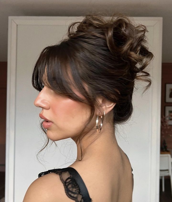 - Check more at https://howcandothis.com/hairstyleideas/66134/ Messy High Bun With Bangs, Md Hairstyles, Messy Bun With Bangs, Chic Hairstyle, Ball Hair, Guest Hair, Messy Updo, Hair Magazine, Wedding Guest Hairstyles