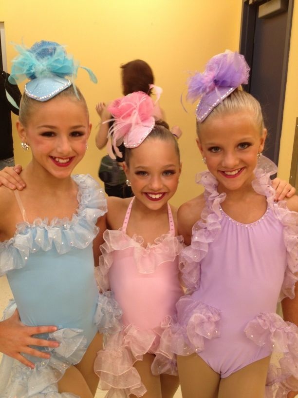 Chloe Lukasiak, Maddie Ziegler, and Paige Hyland in their costumes for "La Divas" Chloe And Paige, Dance Moms Chloe, Dance Moms Costumes, Dance Moms Season, Cheer Photography, Dance Moms Cast, Dance Moms Pictures, Dance Moms Funny, Paige Hyland