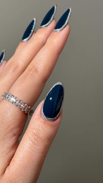 Classy Blue Nail Designs, Nails Design For Winter, Blue Style Nails, Nails For Ball, Navy Wedding Nails Bridesmaid, Dark Blue Nails Christmas, Winter Nails Navy Blue, Navy Blue Chrome Nails Designs, Navy Blue Nail Art Designs