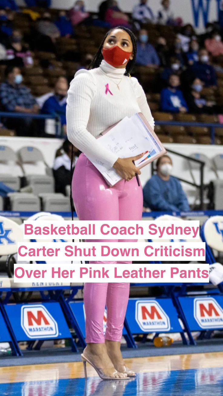 Sydney Carter, an accomplished basketball player turned coach for Texas A&M’s Division 1 women’s team, caught the internet’s attention when a photo of her game-day outfit went viral. In the images Carter wears bubblegum-pink leather pants from Fashion Nova, a white turtleneck, and heels. It was honestly a vibe. Sydney Carter Outfits, Coach Sydney Carter, Basketball Coach Outfit Women, Coach Game Day Outfit, Pink Leather Pants Outfit, Black And White Pants Outfit, Leather Pants Outfit Black Women, Coaching Outfits, Pink Outfits Black Women