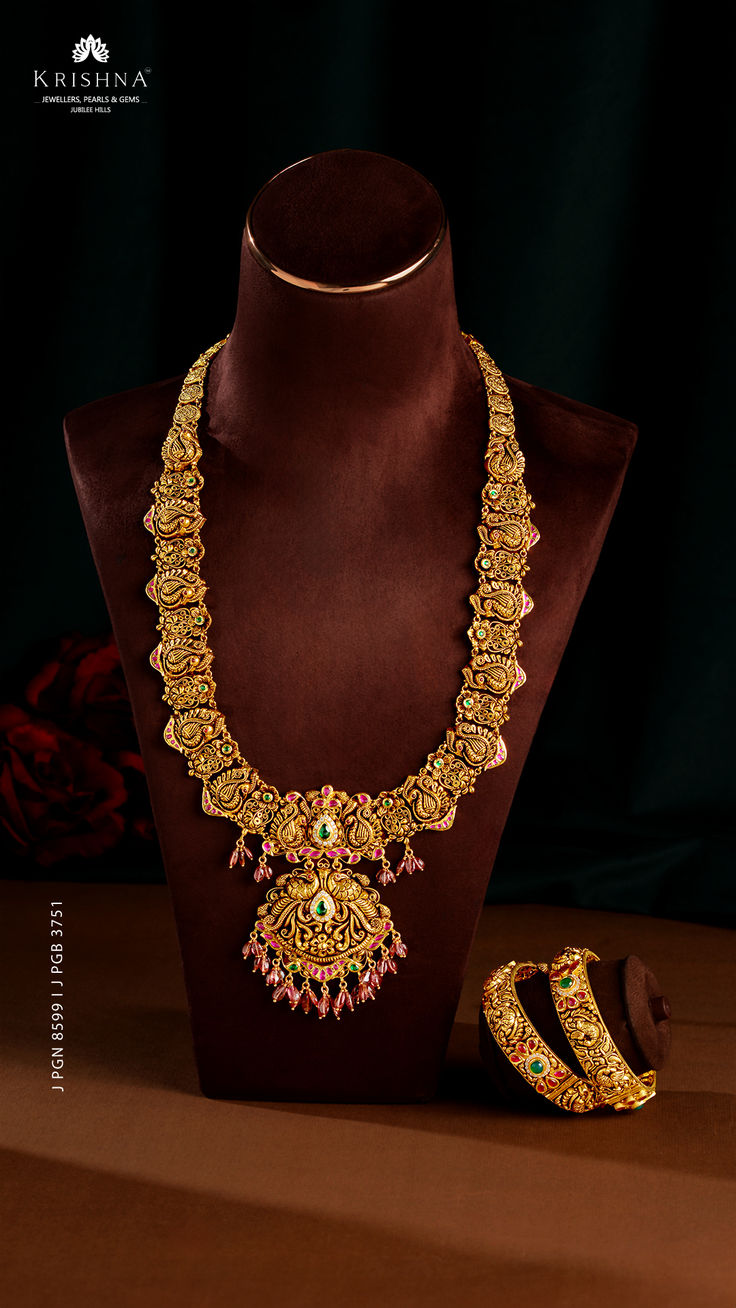 Elevate your bridal look with this 22K gold temple jewellery set, featuring intricate Nakshi design and matching earrings. A perfect blend of tradition and elegance, ideal for weddings and traditional occasions.
.
► Call/ WhatsApp/ Video Call: 📲+91-8499011111
.
#22Kgold #bridaljewelryset #templejewelry #nakshijewelry #matchingearrings #weddingjewelry #goldjewelry #traditionaljewelry #indianwedding #goldbridalset #traditionaloccasions #luxuryaccessories #elegantstyle #heritagejewelry #finejewelr Nakshi Design, Haldi Poses For Bride, Haldi Poses, Temple Jewellery Set, Gold Bridal Jewellery, Whatsapp Video Call, South Indian Bridal Jewellery, Bridal Jewellery Set, Gold Temple Jewellery