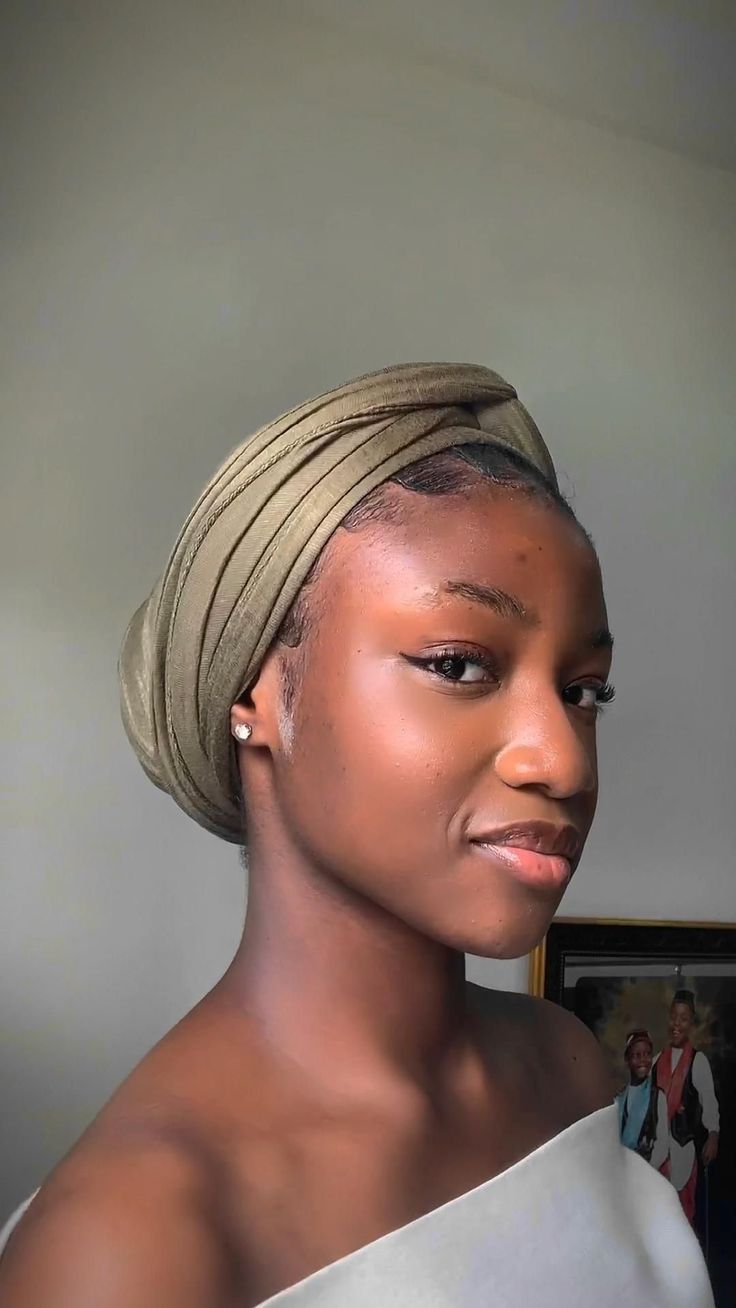 Scarf Braids 101: Perfect Styles for Newbies Hair Turban Tutorial, Braid With Scarf, Headwraps For Natural Hair, Hair Scarf Tutorial, African Head Scarf, Headwrap Hairstyles, Turban Tutorial, African Hair Wrap, Headwrap Tutorial