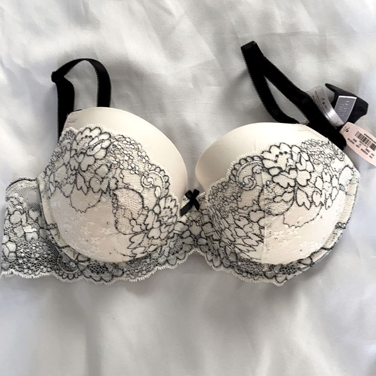 New Black & White Lace Victoria’s Secret Bra! Dream Angels Lined Demi 34dd There Are Little Iridescent Rhinestones In The Lace. This Bra Is Gorgeous! Low Cut Bodysuit, Lace Bras, White Lace Bra, Cute Bras, Body Harness, Victoria Secrets, Victoria Secret Bras, Pink Bra, Bras And Panties