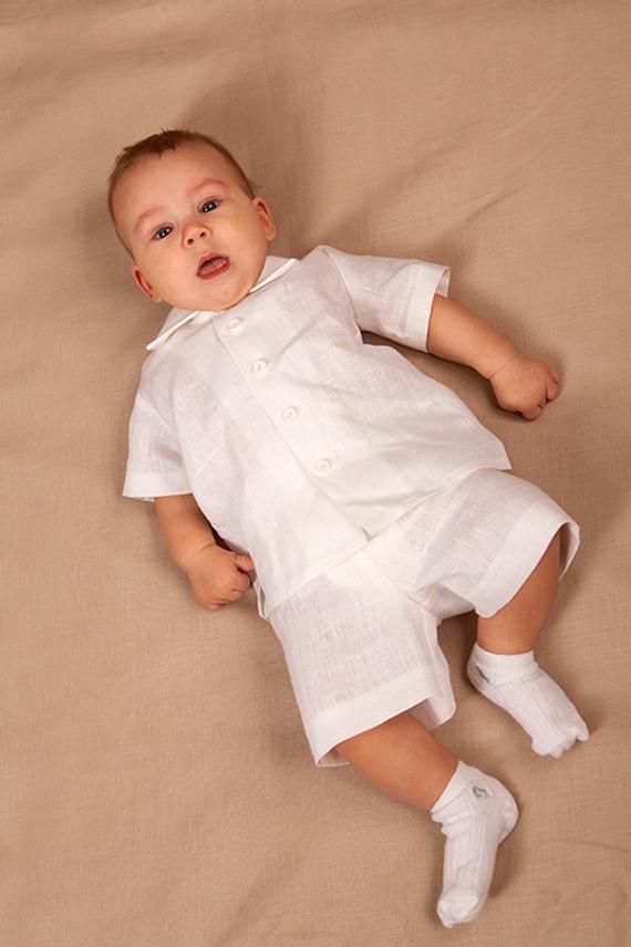 "Baby boy white linen outfit includes SET of 3 : - Shirt - Shorts - Bow tie Shorts come in elastic waist adjustable with buttons. You can order the appropriate size for your boy. Please find the size chart in the last image. It would be good if you could send the individual measurements - full height, waist and hip circumference. I will make this outfit exactly for your child according to the measurements. Please let me know - If you have a specific date when the suit needs to be ready. Standard Baby Boy White Shirt, White Linen Outfit, Baby Boy Linen, Baby Boy Baptism Outfit, White Linen Suit, Boy Baptism Outfit, Baby Boy Baptism, Bearer Outfit