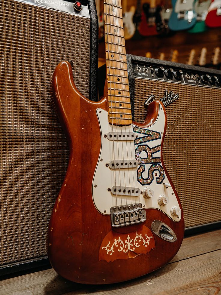 an electric guitar sitting on top of a wooden table