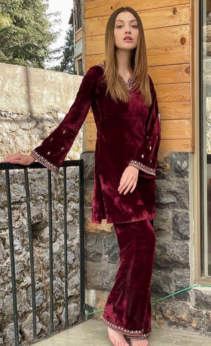 Pakistani Velvet Suits Party Wear Simple, Velvet Clothes Design, Valvet Dress Design, Short Dress In Winter How To Wear, Velvate Dress Design Gown, Velvet Dress Ideas Pakistani, Simple Velvet Dress Designs Pakistani, Velvet Pakistani Dress Simple, Velvet Outfits For Women Indian