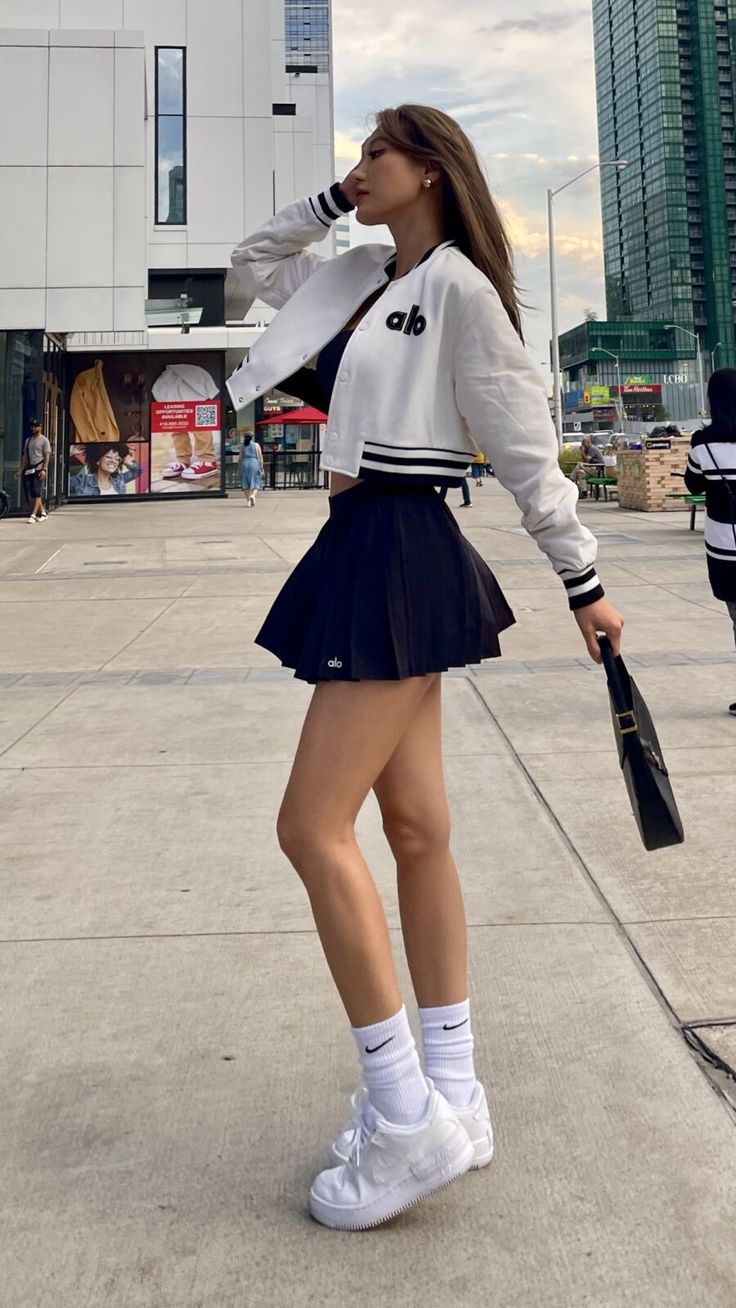 Alo Skirt Outfits, Tennis Outfit Winter, Sports Skirt Outfit, Gym Skirt Outfit, Tennis Skirts Outfit, Sporty Skirt Outfits, Golf Skirt Outfit, Blue Tennis Skirt Outfit, Alo Jacket