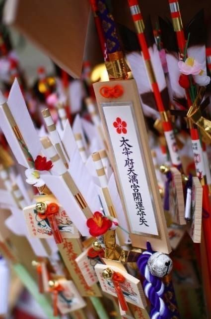 Japan New Year, Pinterest Japan, Japanese Shrines, Wooden Arrow, Japanese Things, Japan Temple, Japanese Shrine, All About Japan, Japanese New Year