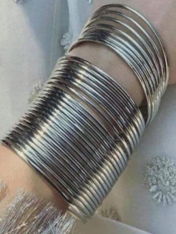 Oxidised Bangles, Unique Bangle, Boho Hippie Style, Gifts For Her Birthday, Simple Bangle, Fancy Jewellery Designs, Bangles Set, The Bangles, Bangles Indian