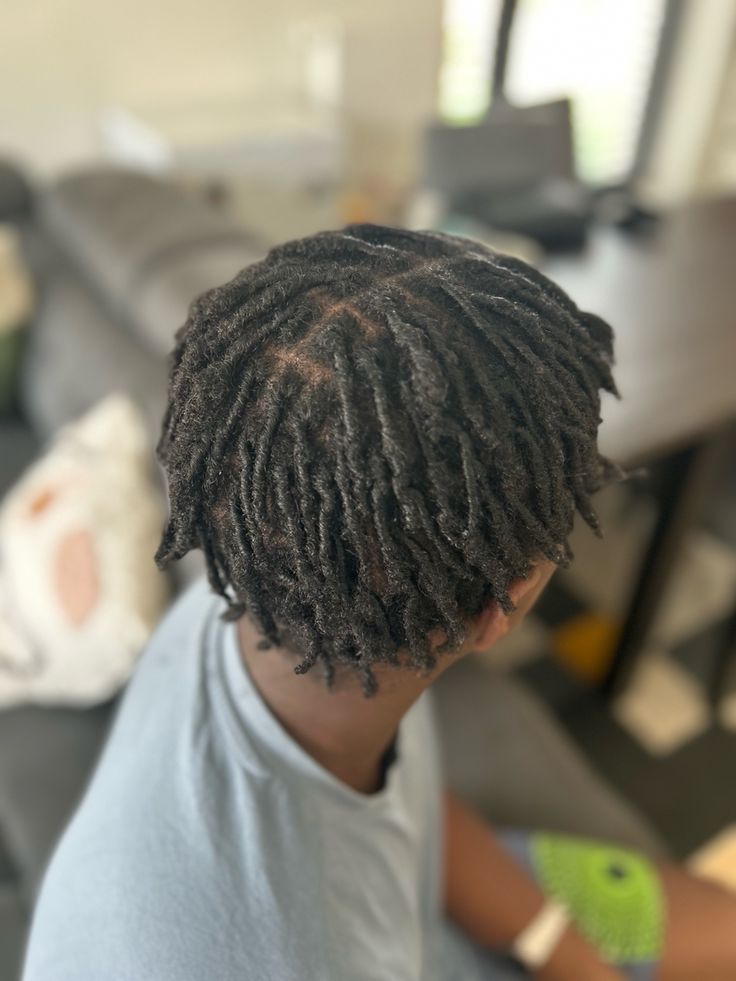 Comb coils Twists au peigne #locstyles Coils Starter Locs Men, Comb Coils 4c Hair, Middle Part Starter Locs, Comb Coil Starter Locs Men, Small Comb Coil Starter Locs, Comb Coils Men, Starter Locs Men Short Hair, Taper Dreads, Comb Coil Locs