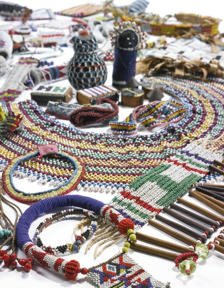 Northern Nguni (Zulu, Swazi and Transvaal Ndebele) and Southern Nguni (Xhosa) Beadworks and Jewelry, South Africa Xhosa Beadwork, Zulu Culture, Xhosa Culture, Culture Inspiration, African Jewellery, African Spirituality, African People, Ethnic Art, Favorite Hairstyles