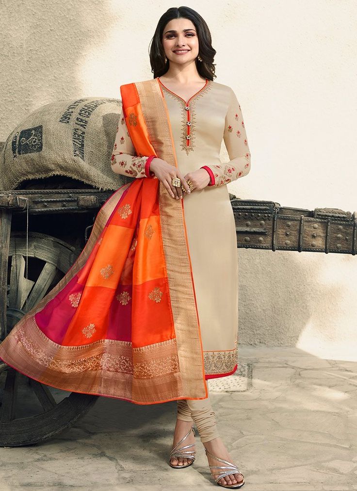 Suit Designs Indian Style, Suits Design Latest, Suit Neck Designs, Beige Embroidery, Silk Kurti Designs, Prachi Desai, Churidar Suits, Gaun Fashion, Kurti Designs Latest