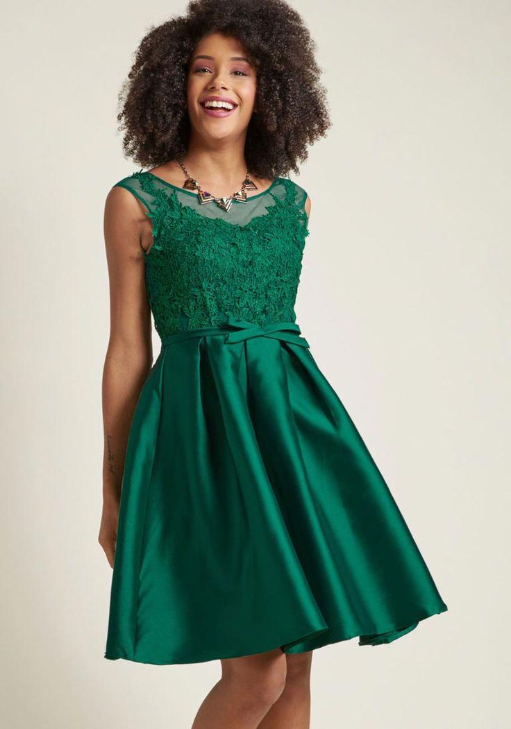 Vintage Inspired Christmas Cocktail Dresses, Party Dresses Lace Bodice in Green #weddingcocktaildress Christmas Cocktail Dresses, Gaun Koktail, Holiday Formal Dresses, Sensual Dress, Cocktail Dress Holiday, Evening Dresses Uk, Holiday Dresses Women, Cheap Cocktail Dresses, Vintage Inspired Christmas