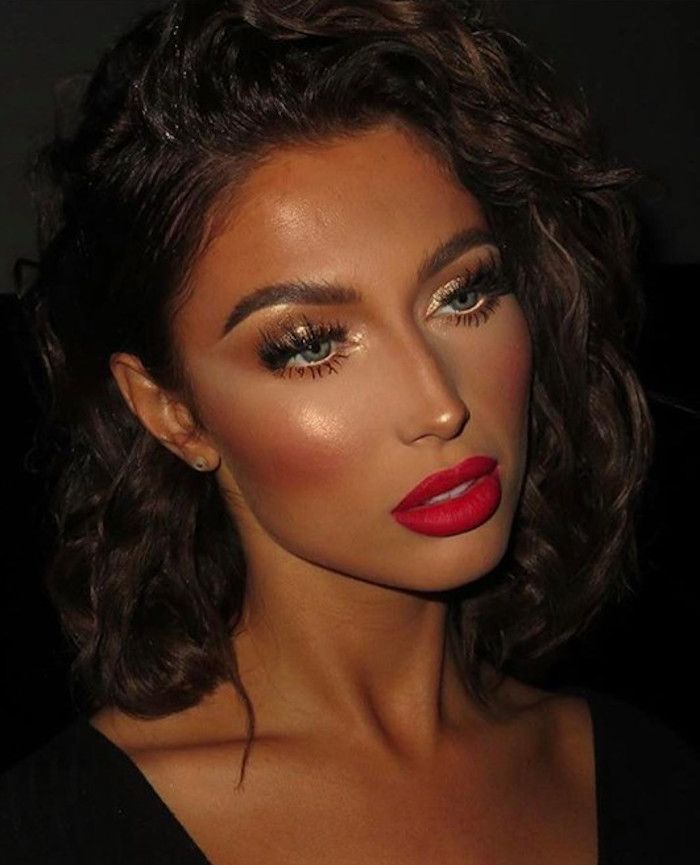 9 Ways to Reinvent the Classic Red Lipstick Makeup Look Red Lipstick Makeup Looks, Classic Red Lipstick, Red Lipstick Looks, Red Lips Makeup Look, Healthy Makeup, Pin Up Makeup, Red Lipstick Makeup, Hollywood Makeup, Tanned Makeup