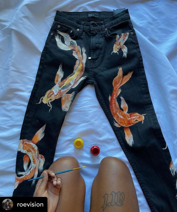 Denim Diy Clothes, Koi Fish Designs, Diy Denim Jacket, Painted Clothes Diy, Upcycle Clothes Diy, Denim Art, Diy Jacket, Diy Clothes Design, Custom Jeans