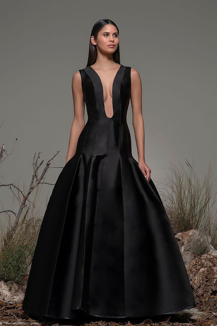 Description Black A-line, Long dress Fitted, Long Sleeves Plunging neckline Dry Clean Made in Spain SKU BEVERINO Luxury Tailored Organza Gown, Stylish Black Dress, Black Gowns, Isabel Sanchis, Modern Cinderella, Pageant Outfits, Exclusive Gowns, Elegant Classy Outfits, Haute Couture Gowns