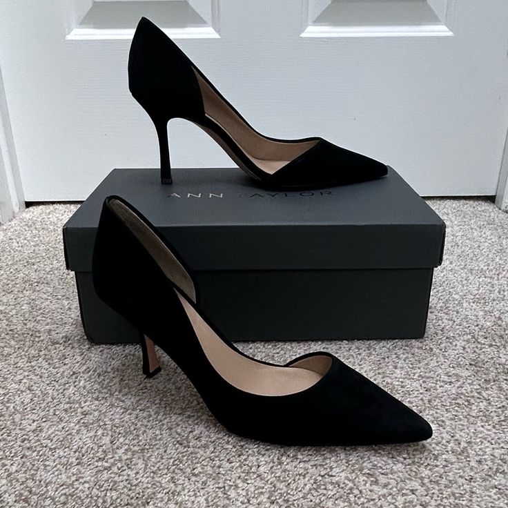 Ever Had Your Feet Go Weird After Pregnancy?! Selling A 8.5 Left Shoe And 8 Right Shoe. Never Worn (Other Than For Trying On). Beautiful, Classic Suede Pumps. Very Comfortable When The Right Size!! (Also Willing To Suck It Up And Sell Both 8.5s If No One Else Has Messed Up Feet Like Me. ) Black Pregnancy, Gold Ankle Strap Heels, Gold Platform Heels, Jeffrey Campbell Heels, Guess Heels, Pregnancy Shoes, Grey Heels, T Strap Heels, Red Pumps