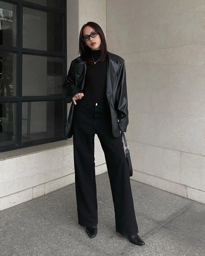 Leather Jacket Outfit Elegant, Outfit Mamba Girl, Outfit Mamba, Mamba Outfit, Ootd Leather Jacket, Masculine Outfits For Women, Style Black Leather Jacket, Womens Leather Jacket Outfit, Black Leather Jacket Outfit