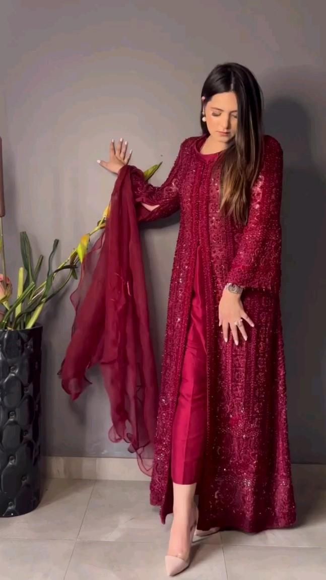 #eid collections Open Style Shirt Design Pakistani, Eid 2024 Outfits, Open Gown Style Dresses Pakistani, Party Outfit Modest, Open Shirt Designs Pakistani, Simple Eid Outfit Ideas, Eid Dress Designs Ideas, Eid Special Dresses, Eid Dress Ideas