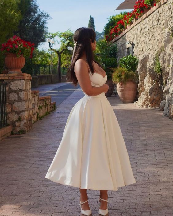 Détails de l'article :

 Numéro de produit : C2528

 Tissu: Satin

 Silhouette : Robe de bal

 Manches : Sans manches

 Style de dos : fermeture éclair Ankle Length Prom Dress, Prom Dresses Sleeveless, Looks Party, Glam Dresses, Looks Chic, Dresses Evening, White Midi Dress, White Satin, Evening Dresses Prom