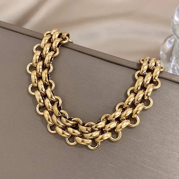 Introducing the Verity Bracelet in Gold - a chic and stylish addition to your jewelry collection. With a chunky cuban chain design, this bracelet adds a touch of sophistication to any outfit. Perfect for a date night or any occasion, it measures approximately 7.28" with a 1.18" extension. Elevate your look with the Verity Bracelet in Gold. Bracelet Pack, Wrist Jewelry, Packing Jewelry, Versatile Jewelry, Mors Dag, Chain Design, Handcrafted Necklace, Personalized Bracelets, Cuban Chain