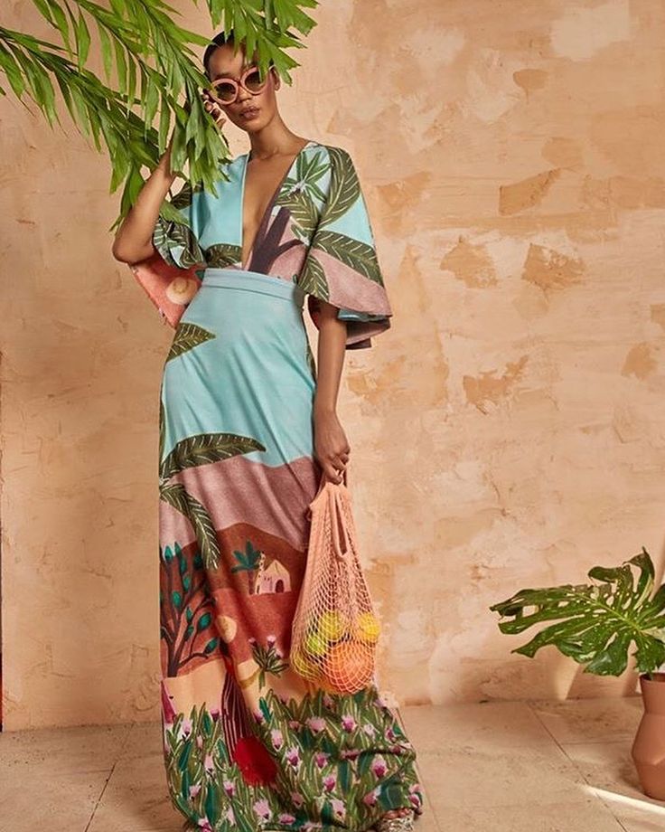 2,356 Likes, 124 Comments - Roeqiya Fris 🌴 (@roeqie) on Instagram: “Lovely @fenoel dress with my illustration” Resort Chic, Mode Kimono, Tropical Fashion, Summer Wedding Outfits, Mode Boho, Wedding Guest Looks, Wedding Guest Outfit Summer, Summer Black, Resort Style