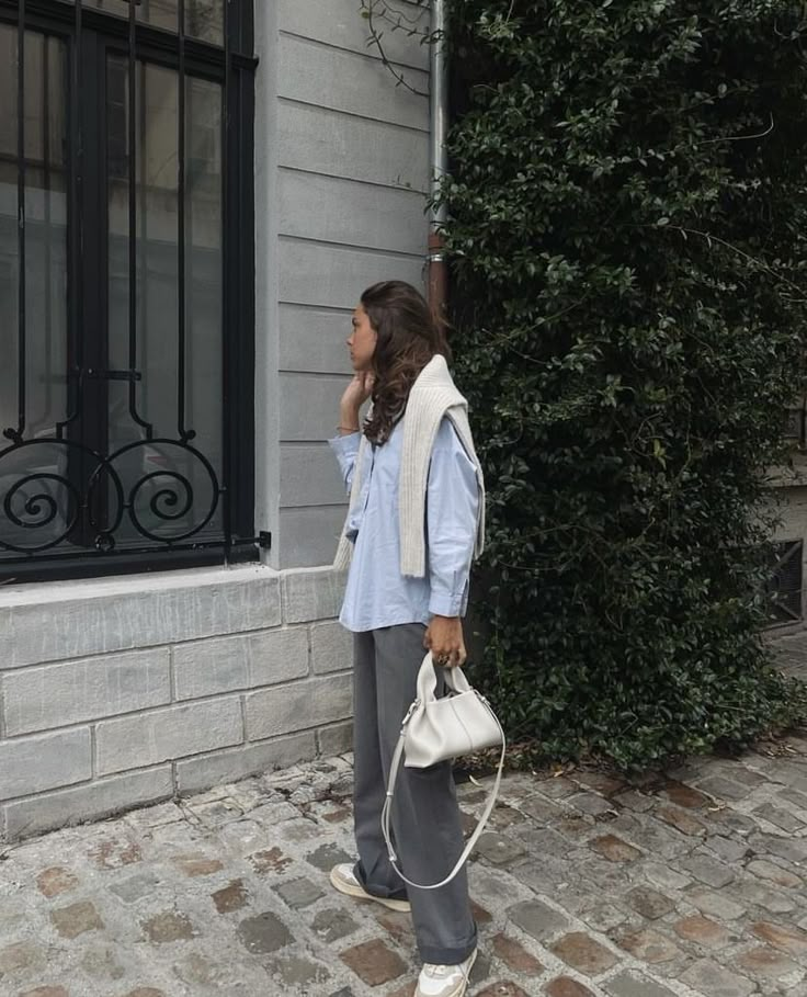 Blue Shirt Fall Outfits, Grey Pants Outfit Women Street Style, Polene Bag White, White Bag Outfit Winter, Gray Shoes Women Outfit, Paris Aesthetic Outfit Spring, White Bag Outfit Aesthetic, Old Money Grey Outfit, Polene Bag Street Style