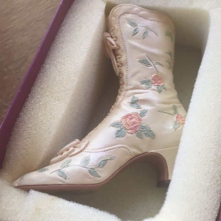 Cute Ceramic Victorian Boot Victorian Wedding Shoes, Neon Victorian, Vintage Wedding Boots, Spring Kingdom, Victorian Heels, Victorian Wedding Boots, Ethereal Clothes, Marie Antoinette Shoes, Pink Vampire