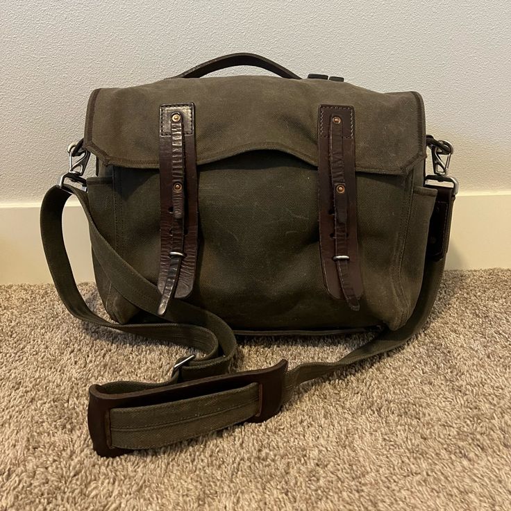 Saddleback Leather Mountainback Collection - *Original* Waxed Canvas Messenger Bag. This Bag Is From One Of The Original Production Runs In 2016/2017. It's In Excellent Condition Aside From One Minor Snag / Fray By The Handle - I Didn't Mess With It (Taking A Lighter To It, Superglue, Etc.). As With All Saddleback Products, This Comes With Their Lifetime (100-Year) Warranty. Measures Approximately 15" Wide, 12" Tall, 8" Deep. The Rarity And Condition Of The Bag Are Reflected In The Price. Lowbal Clarifying Questions, Saddleback Leather, Canvas Messenger Bag, Messenger Bag Men, Waxed Canvas, Rarity, Green And Brown, Messenger Bag, Leather Bag