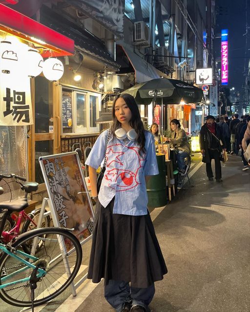 ‎nat ೀ⋆｡ᶻ 𝗓 𐰁‎ on Instagram: "nat and friends in japan!  + @bookofjacob 🤍🤍🥹  #japan #styleinspo #explore" Japan Clothes Aesthetic, Japan Style Outfits Casual, Japan Clothing Style, Japanese Street Fashion Grunge, Outfits For Japan Trip, Japan Outfit Aesthetic, Japanese Street Aesthetic, Japanese Fashion Street Tokyo Style, Japan Fashion Aesthetic