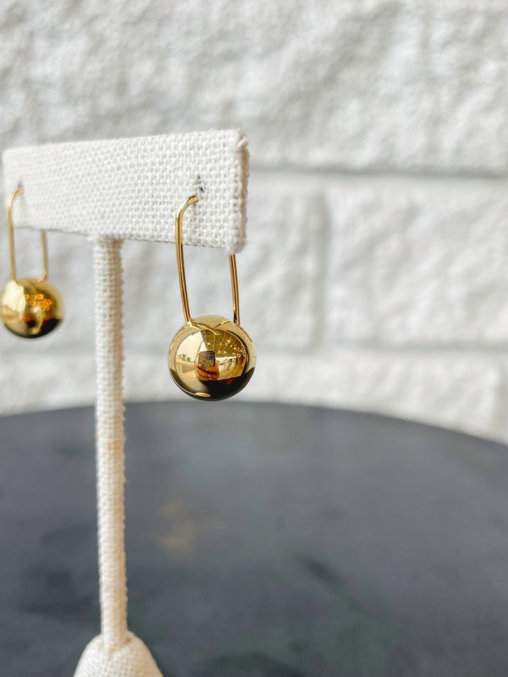 The metal spheres and mobile-inspired design create a contemporary and weightless variation of the classic drop earring. Finished in luxurious high-polish gold. Modern Metal Drop Hoop Earrings, Minimalist Metal Earrings With Shiny Finish, Modern Gold-plated Drop Hoop Earrings, Modern Gold Plated Drop Hoop Earrings, Modern Gold Hoop Earrings For Evening, Modern Everyday Elegance Earrings, Modern Linear Drop Earrings For Formal Occasions, Modern Gold Teardrop Linear Earrings, Modern Teardrop Yellow Gold Linear Earrings