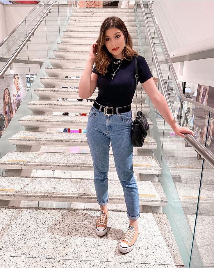 Looks básicos e estilosos para se inspirar - Crescendo aos Poucos Outfits Cinema, Looks Cinema, Look Cinema, Cinema Outfit, High Waist Outfits, Casual Oufits, Casual Chic Spring, Look Jean, Looks Pinterest