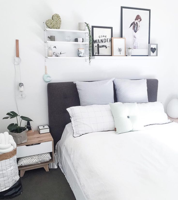 20 Times the Showed Us That Shelves Above the Bed Are a GOOD