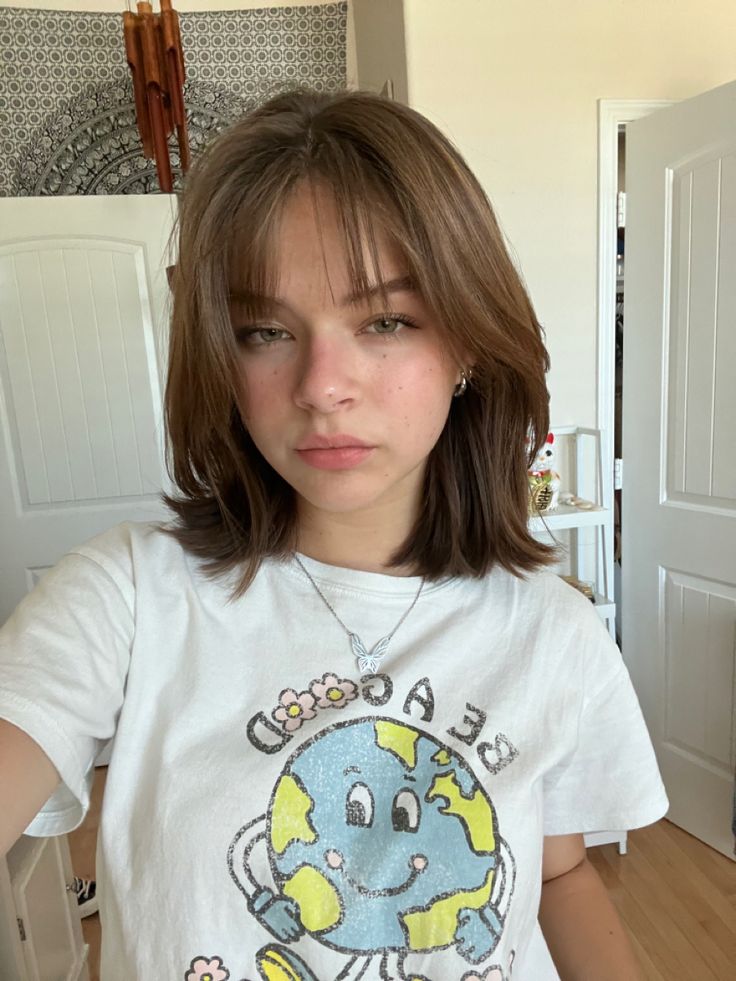 Curtain Wispy Bangs Short Hair, Haircut For Short Hair Girl, Short Hair Wispy Bangs Shoulder Length, Haircut Inspo Women, Haircut Girls Short, Short Hair With Wispy Curtain Bangs, Haïr Cut For Short Hair Girl, Cute Bangs For Short Hair, Bob Haircut With Wispy Bangs