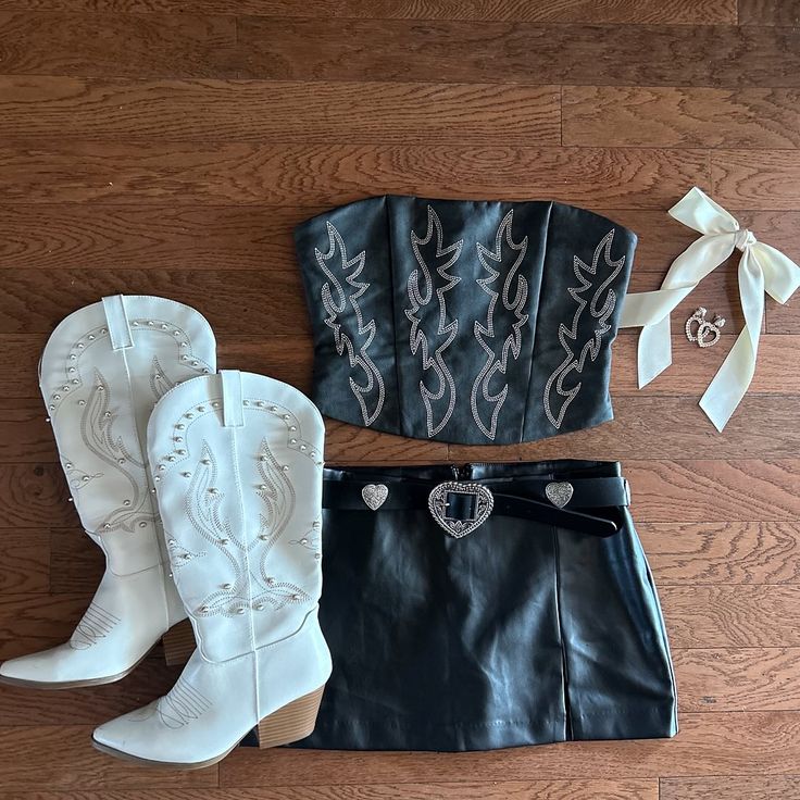 these concert-ready new arrivals hit all the right notes ✨ tap link in bio to shop all new! . . . . . . western boutiques, country boutiques, country concert outfits, denim corset dress, western boots, nashville outfits, trending style Bachelorette Party Outfit Western, Rodeo Night Outfit, Birthday Outfit Night Out, Cute Outfits For Country Concert, Cute Fall Party Outfits, Cowboy Style Outfits, Black Country Concert Outfit, Black Nashville Outfit, Nashville Outfits Fall Night